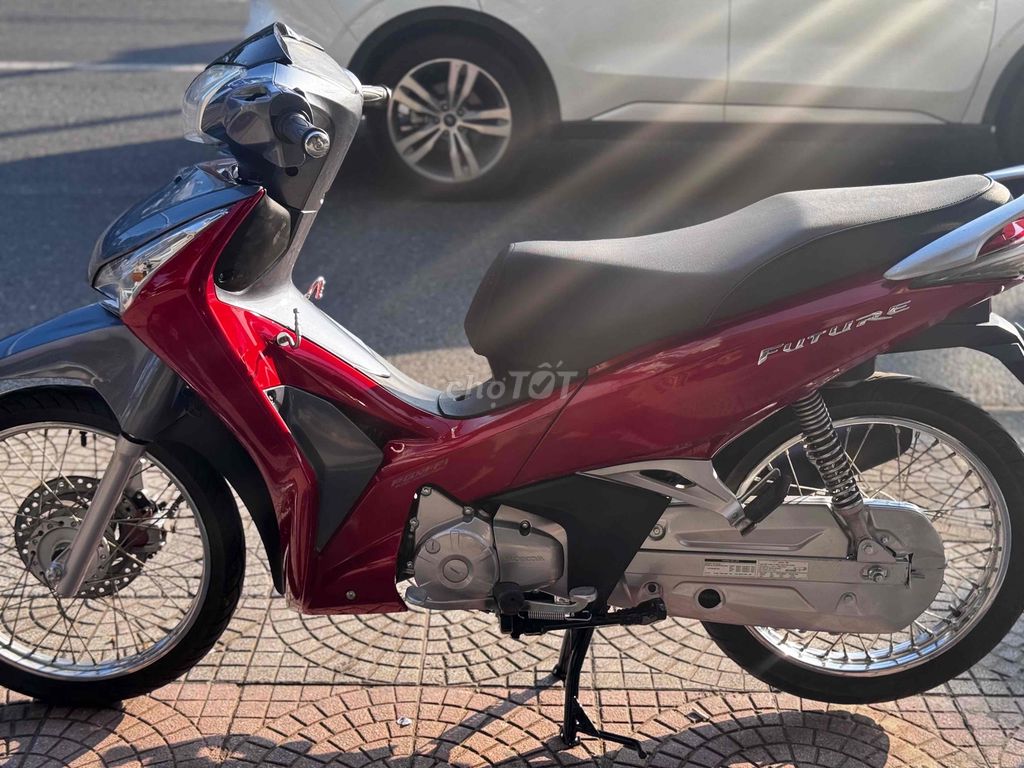 Хонда Фьючерс 125 Fi красный серый