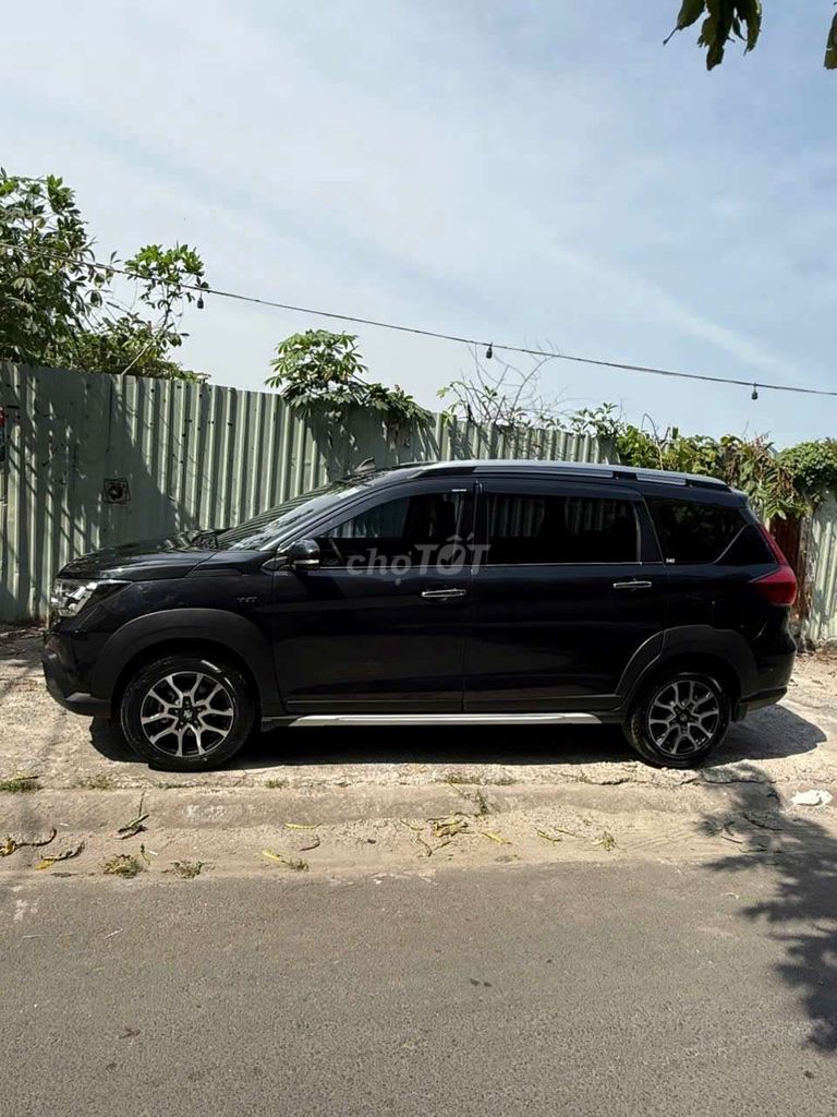 Suzuki XL7 đời 2021 -GLX AT màu Xanh Đen