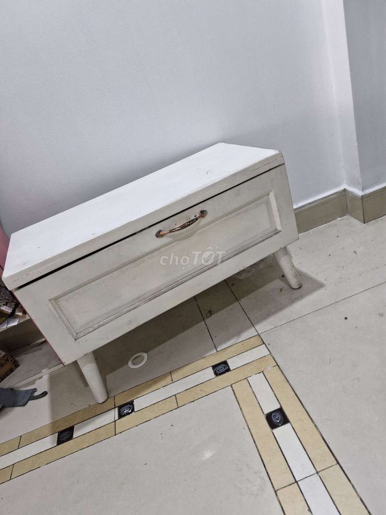Tủ đầu giường gỗ trắng. Mua bán Tủ, kệ gia đình tại Thành phố Thủ Đức Tp Hồ Chí Minh được đăng bởi khánh ngọc hình 1
