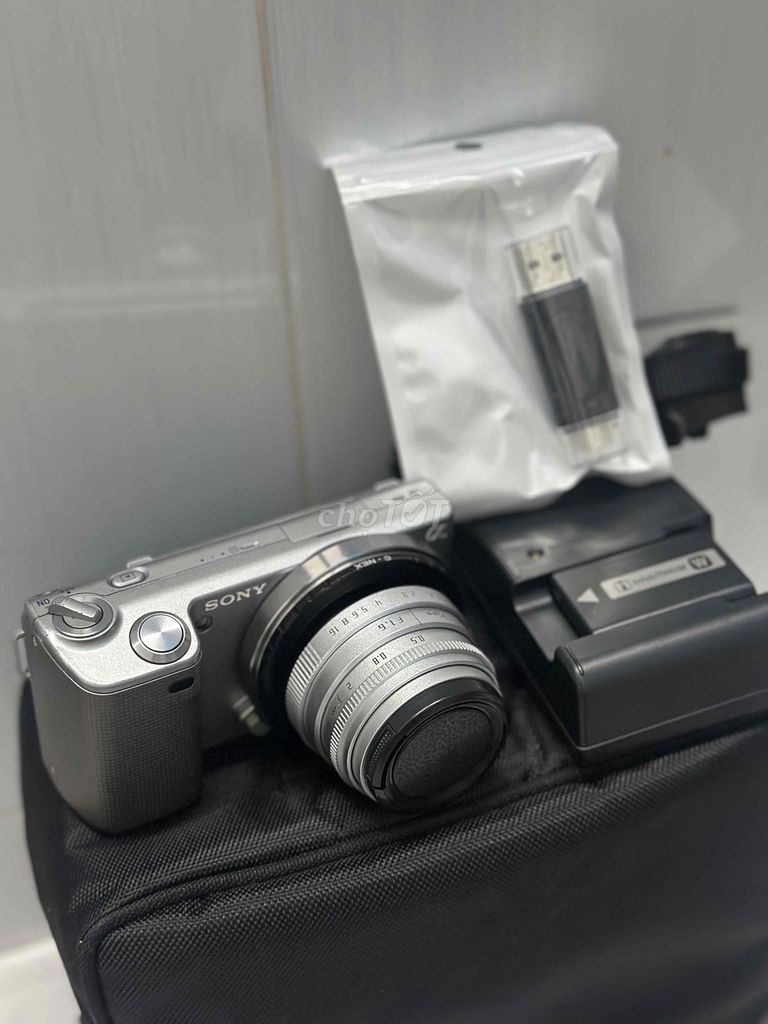Máy ảnh Sony NEX-5 Bạc 35mm f1.6. Mua bán Máy ảnh, Máy quay tại Quận Cái Răng Cần Thơ được đăng bởi Danh Ngoc hình 1