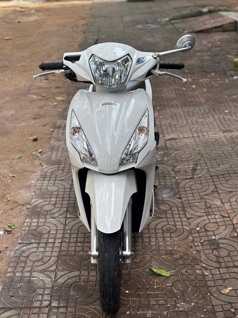 Honda Vision 2018 màu Trắng. Mua bán Xe máy tại Thành phố Pleiku Gia Lai được đăng bởi Xe Máy Nguyễn Vũ Gialai hình 9