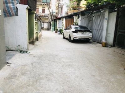 BÁN NHÀ THẠCH BÀN- CỔ LINH 40M 6T GARA-THANG MÁY NGÕ 4M -8,9  TỶ. Mua bán nhà ở tại Quận Long Biên Hà Nội được đăng bởi nguyen thom 