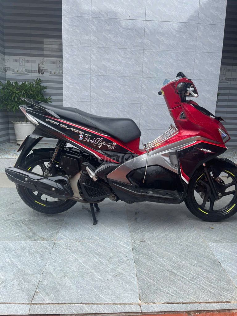 Kẹt tiền bán xe Air Blade. Mua bán Xe máy tại Huyện Đức Hòa Long An được đăng bởi Ngôn võ thành hình 2