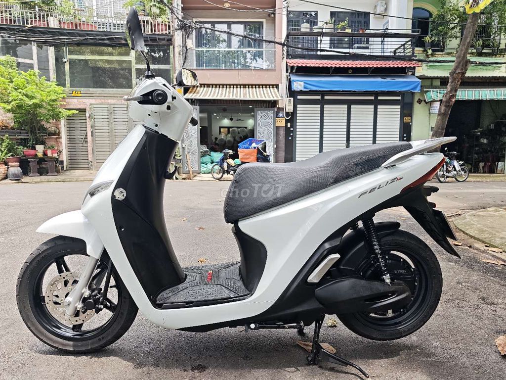 VinFast Feliz Neo 2026, 9200 км к главному пляжу SG