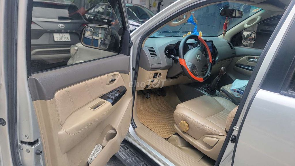Toyota Fortuner 2015 Механика Серебристый 270.620 км