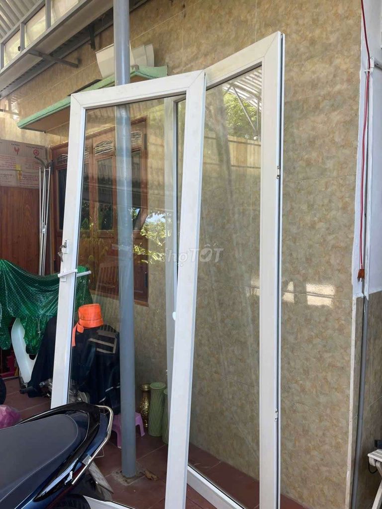 Cửa kính nhựa trắng. Mua bán Nội thất, đồ gia dụng khác tại Huyện Hòa Vang Đà Nẵng được đăng bởi thanhthuy hình 1
