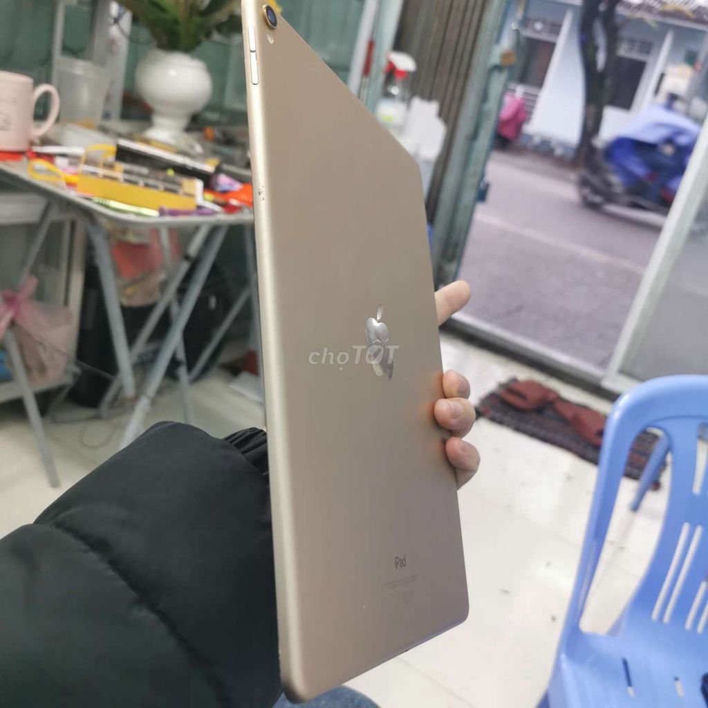 Ipad pro 10.5 chỉ 3,5tr ở T Plus Mobile