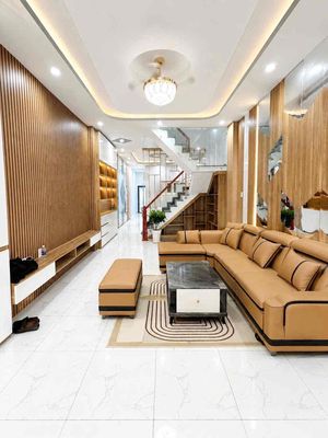 cần bán nhà 1 trệt 1 lầu hẻm xe hơi