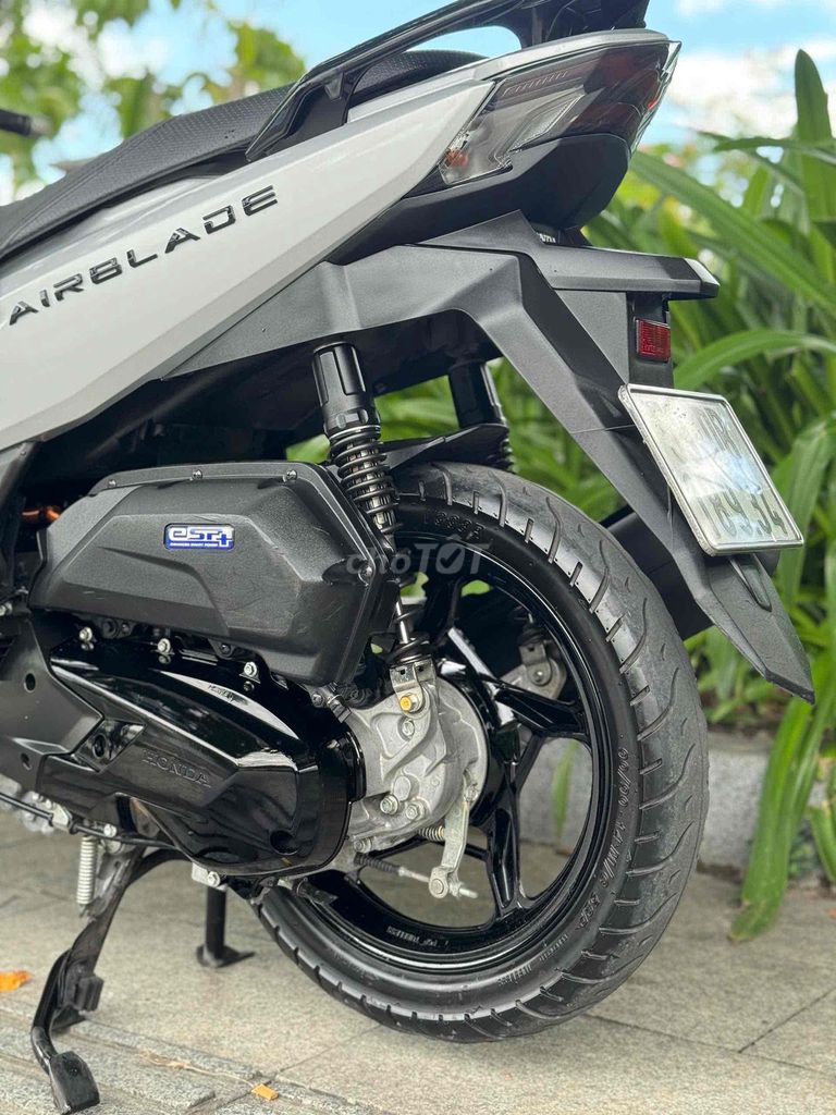 Скутер AirBlade 125 4-клапанный 2024 серебристый Porsche с пробегом 16 000 км, Хошимин