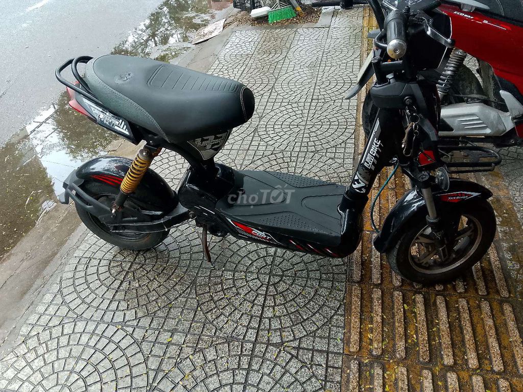 Xe đạp điện  màu đen. Mua bán Xe điện tại Quận Sơn Trà Đà Nẵng được đăng bởi Nguyễn thái hoài hình 3