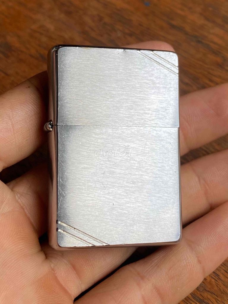 Zippo Chrome chặt góc XVI