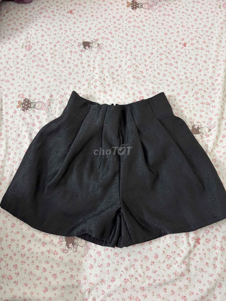 Quần short tafta size M. Mua bán Quần áo tại Huyện Phúc Thọ Hà Nội được đăng bởi Thu Trang Nguyễn hình 1