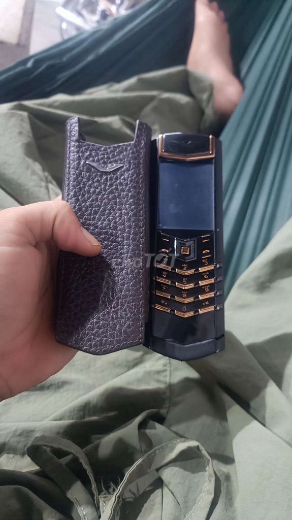 Vertu V-200040 Đen Kim loại Da. Mua bán Điện thoại tại Thành phố Long Xuyên An Giang được đăng bởi luân  hình 1