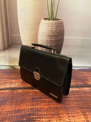 CLUTCH XÁCH TAY HIỆU ELLE. Mua bán Túi xách tại Quận Bình Thạnh Tp Hồ Chí Minh được đăng bởi Duong Quang Long