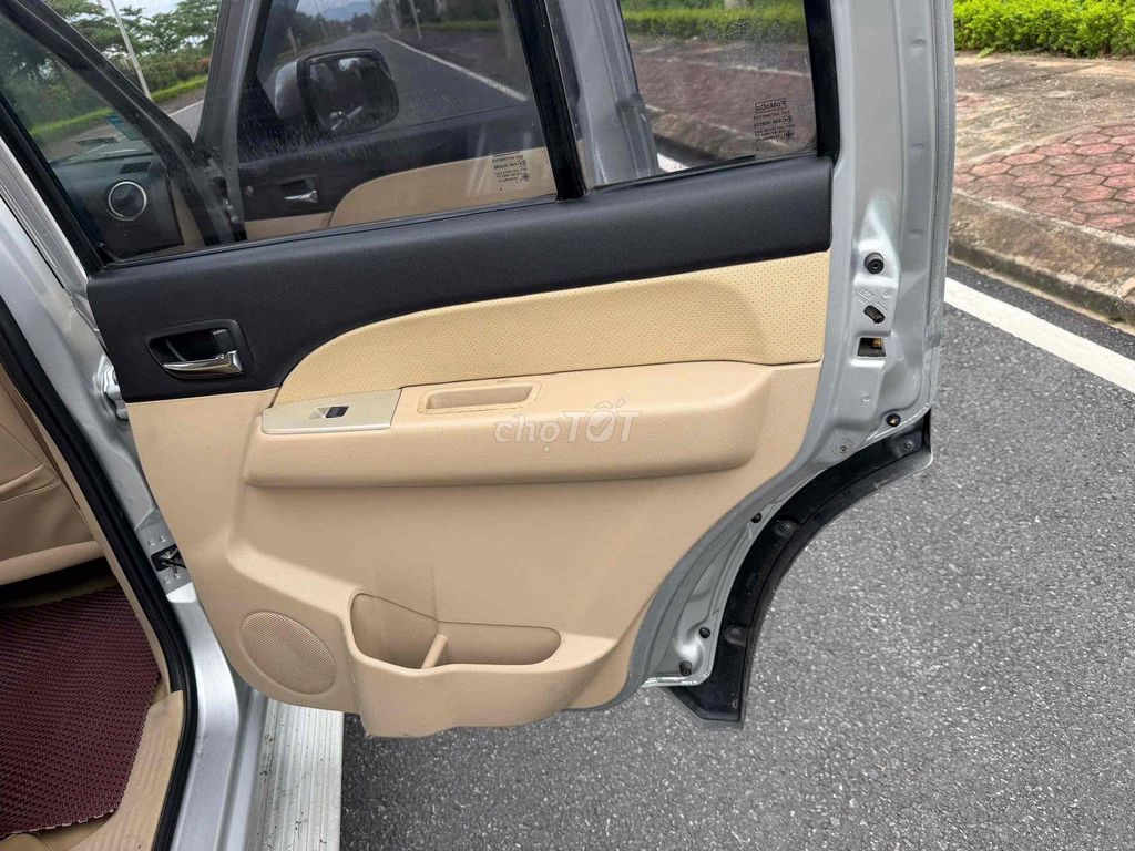 Ford Everest 2011 механикой Серебристый