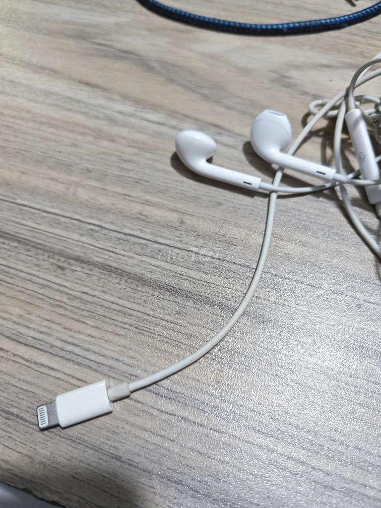 Tai nghe có dây Apple Trắng. Mua bán Tivi, Âm thanh tại Huyện Bình Chánh Tp Hồ Chí Minh được đăng bởi Nguyễn Hữu Thành hình 1