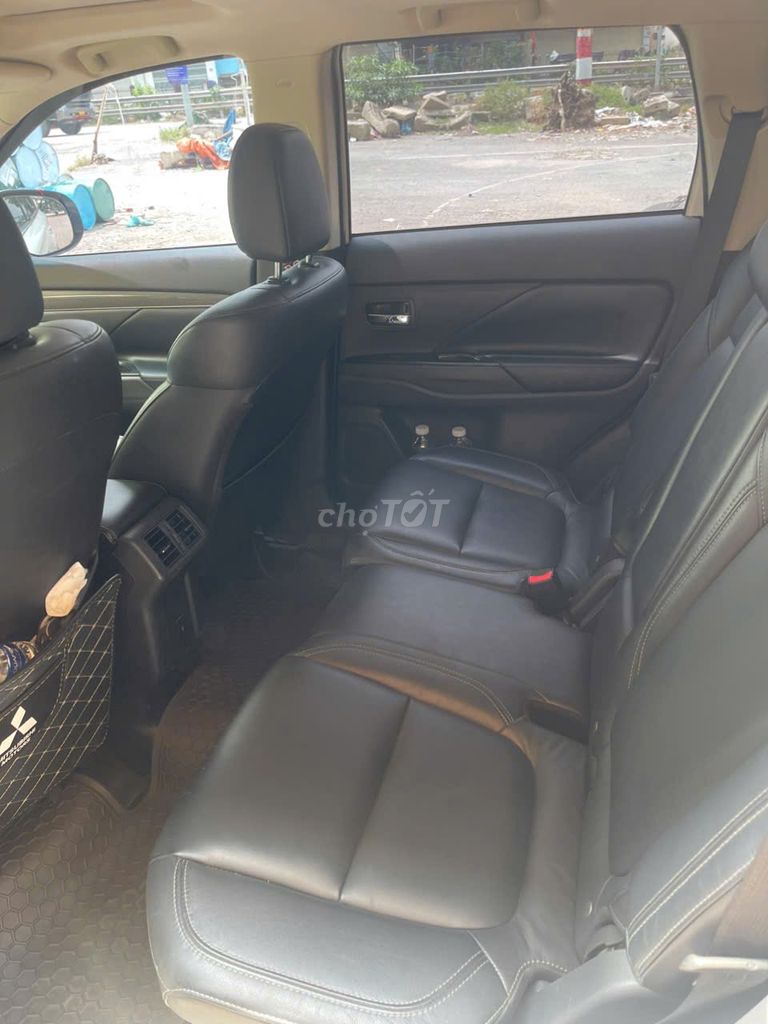Mitsubishi Outlander 2020 2.0 CVT Premium - 7300. Mua bán Ô tô tại Huyện Thanh Trì Hà Nội được đăng bởi Ngọc Bích hình 8