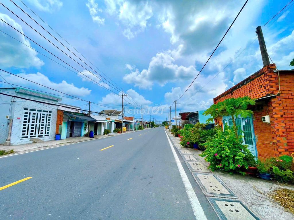 Дом 5x25м на первой линии, шоссе Тинь Ло 7, Бау Дьеу, Кучи