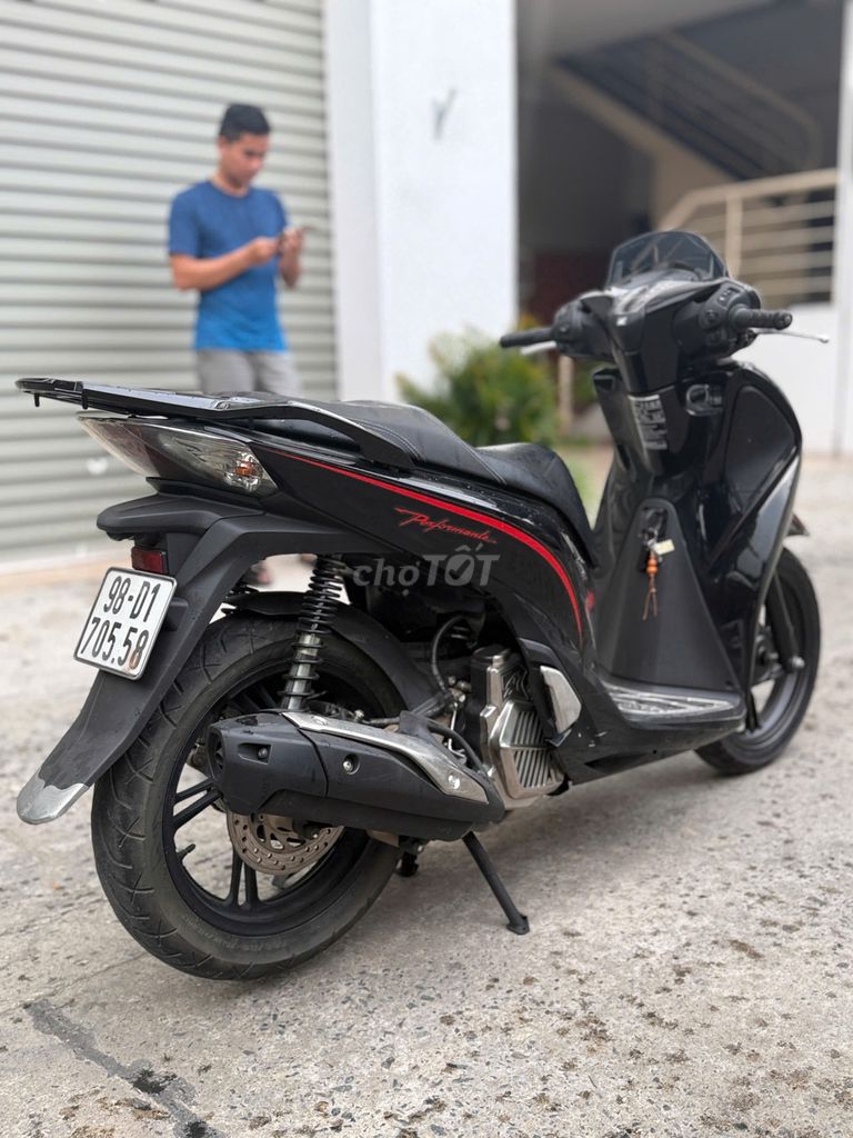 Sh 2018 cần tiền bán nhanh xe zin 100%. Mua bán Xe máy tại Quận Nam Từ Liêm Hà Nội được đăng bởi E Hoà hình 2