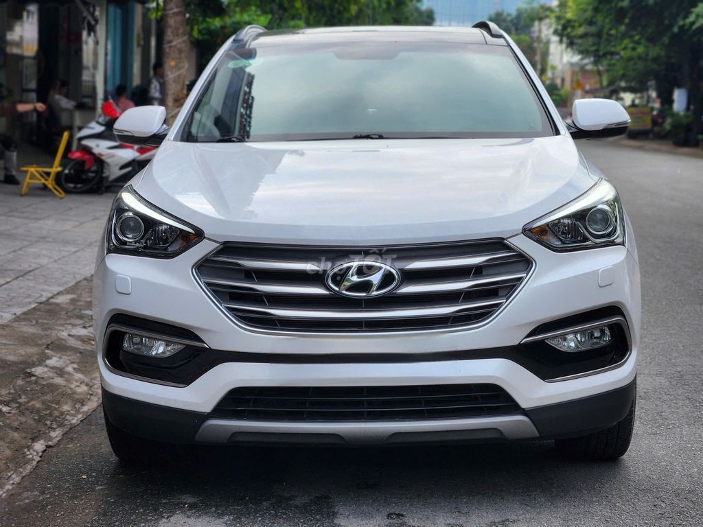 Hyundai Santa Fe model 2018 xăng 2.4L - 2 cầu lướt