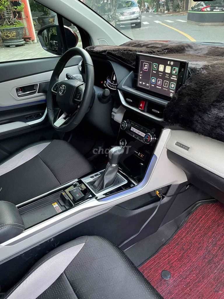 Toyota Veloz Cross TOP 2025 Красный 10 000 км