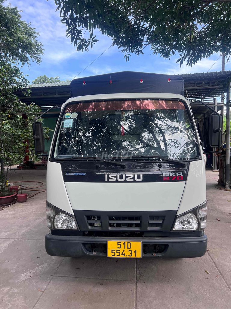 Bán isuzu QKR270 thùng mui bạt 2020