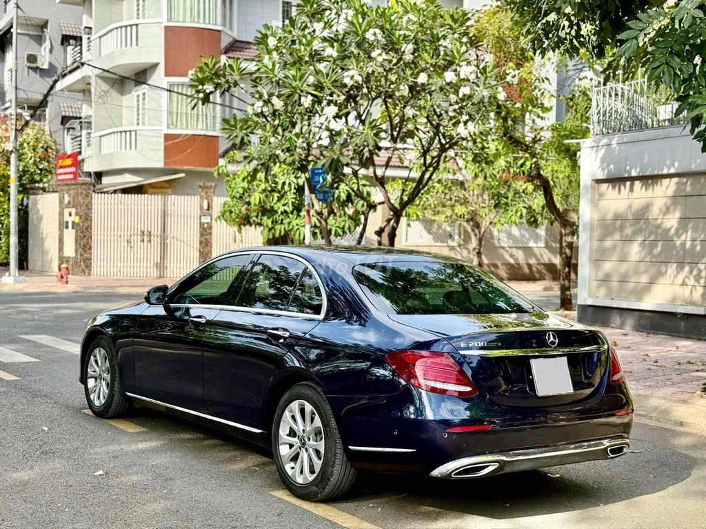 Mercedes Benz E200 model 2018 1 chủ từ đầu. Mua bán Ô tô tại Quận 8 Tp Hồ Chí Minh được đăng bởi Khoa nguyễn hình 3