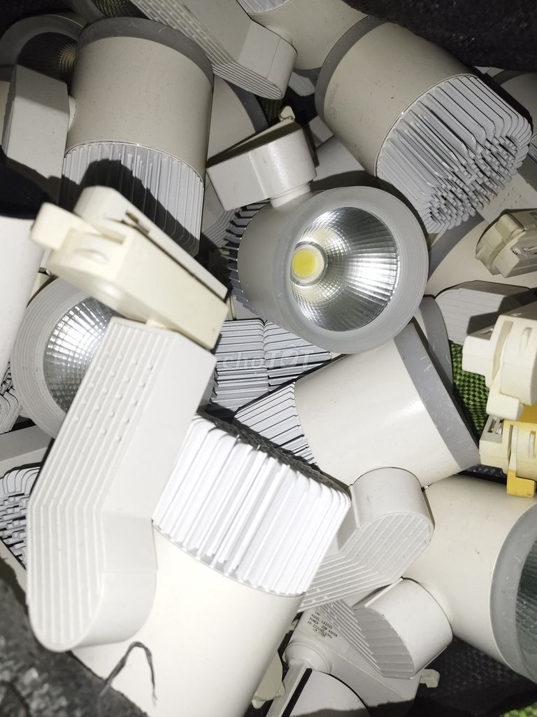 Đèn ray các loại. Mua bán Đèn tại Quận Bắc Từ Liêm Hà Nội được đăng bởi hoàng hình 1