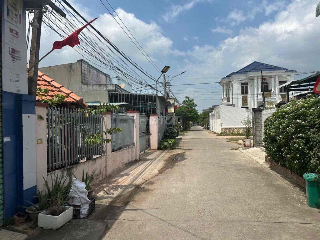 BÁN GẤP 200m2  MẶT TIỀN ĐƯỜNG LƯƠNG NGỌC QUYÊN, MỸ XUÂN THUỘC TP PHÚ M