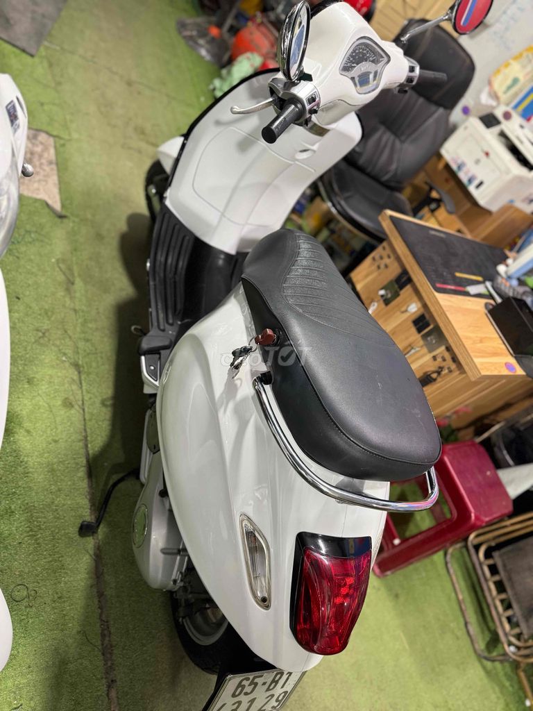 Vespa Trắng Ngọc Trinh / Zin Đẹp Bs65 Cccd Chủ. Mua bán Xe máy tại Quận Bình Thuỷ Cần Thơ được đăng bởi CỬA HÀNG XE MÁY VŨ Fi hình 5