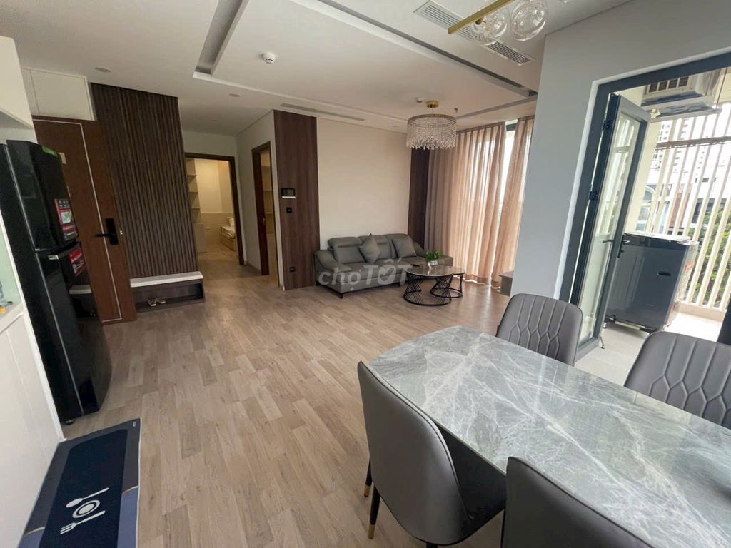 Cho thuê căn góc 2 phòng ngủ, nội thất mới tinh CT1 Riverside Luxury