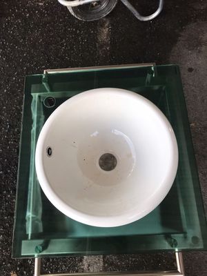 Bồn Rửa Mặt/Lavabo Kính Cường Lực Sang Trọng. Mua bán Thiết bị vệ sinh, nhà tắm tại Quận 8 Tp Hồ Chí Minh được đăng bởi Kiều Ngọc Hân