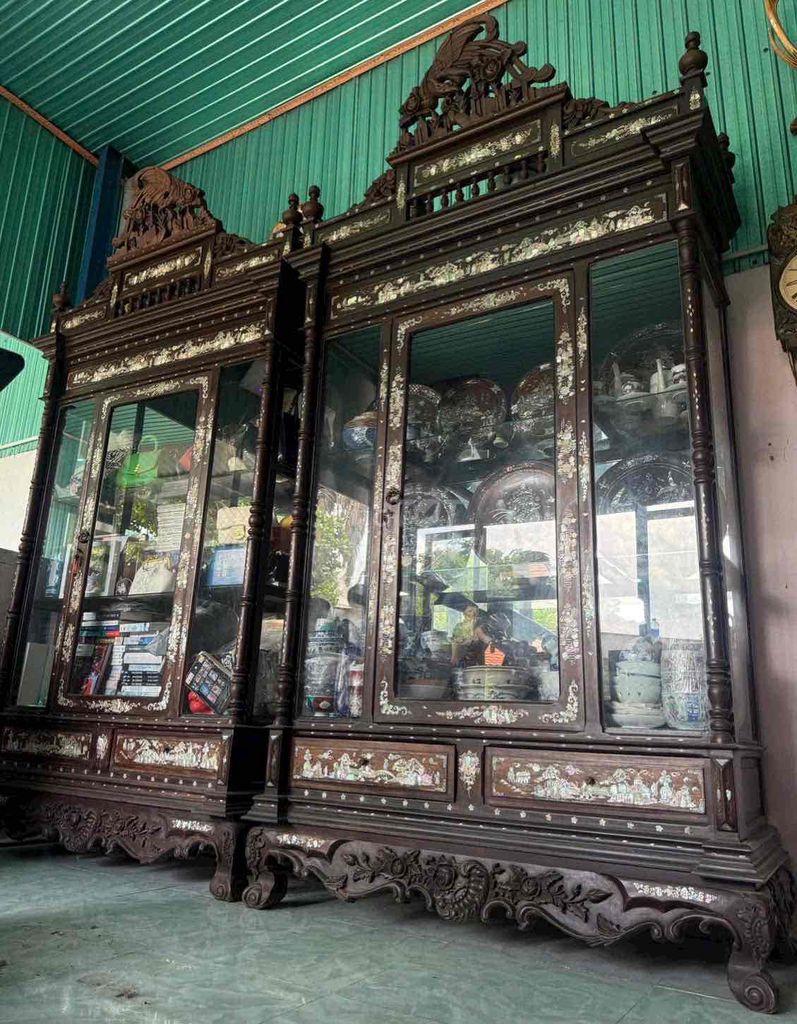 Tủ trưng bày Gỗ Nâu Cổ điển Trên 2m. Mua bán Tủ, kệ gia đình tại Thành phố Thủ Đức Tp Hồ Chí Minh được đăng bởi Bảo bei hình 1