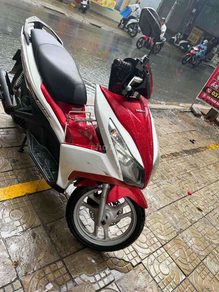 Honda Air Blade 2023 Красно-белый