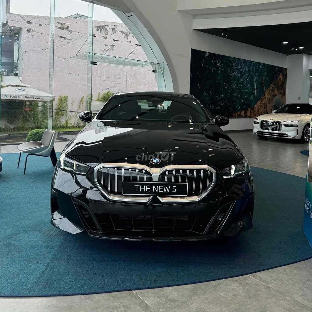 BMW 5 Series 530i M SPORT 2025. Mua bán Ô tô tại Quận Bình Tân Tp Hồ Chí Minh được đăng bởi Hồ Nhật Anh hình 1