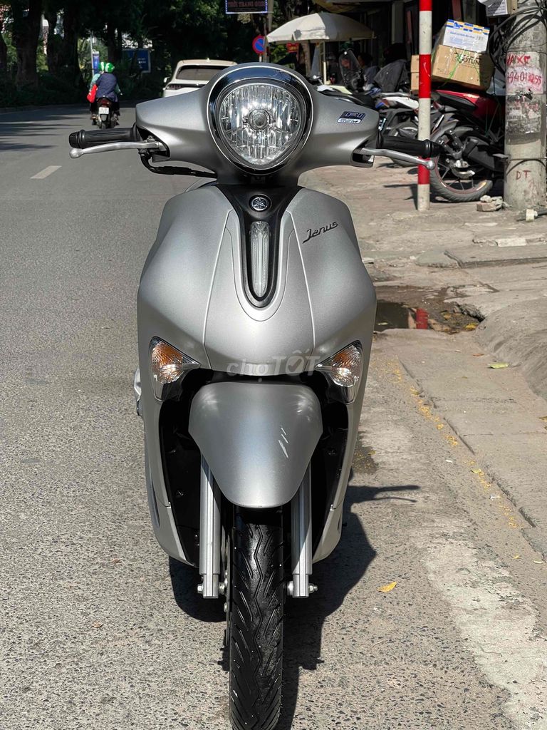 Yamaha Janus 2025 125 Bạc sần 12.000km. Mua bán Xe máy tại Quận Đống Đa Hà Nội được đăng bởi Hà hình 4