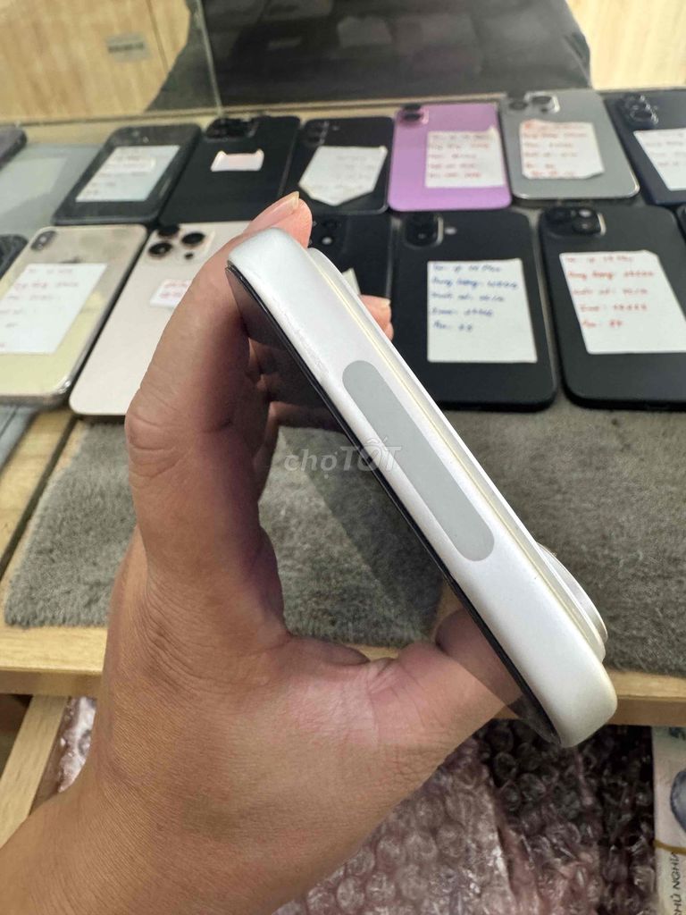 Apple iPhone 17 Pro Max 1TB Trắng eSIM quốc tế. Mua bán Điện thoại tại Quận Đống Đa Hà Nội được đăng bởi Lê Khuyến hình 1
