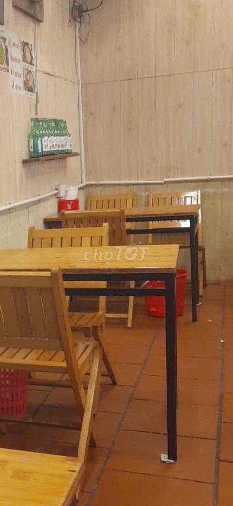 Bàn ghế nhà hàng gỗ nâu. Mua bán Bàn ghế tại Quận Hoàn Kiếm Hà Nội được đăng bởi Nguyễn Thành Luân hình 1