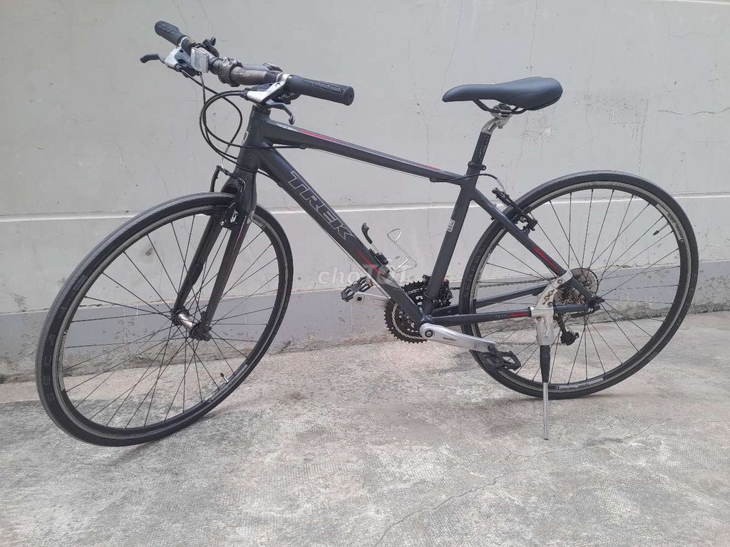 Trek 7.4 sườn nhôm càng carbon, group Shimano 3x9