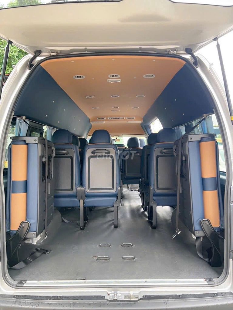 Toyota Hiace 16 chỗ 2017 xám bạc số sàn đẹp. Mua bán Ô tô tại Quận Gò Vấp Tp Hồ Chí Minh được đăng bởi Quang hình 8