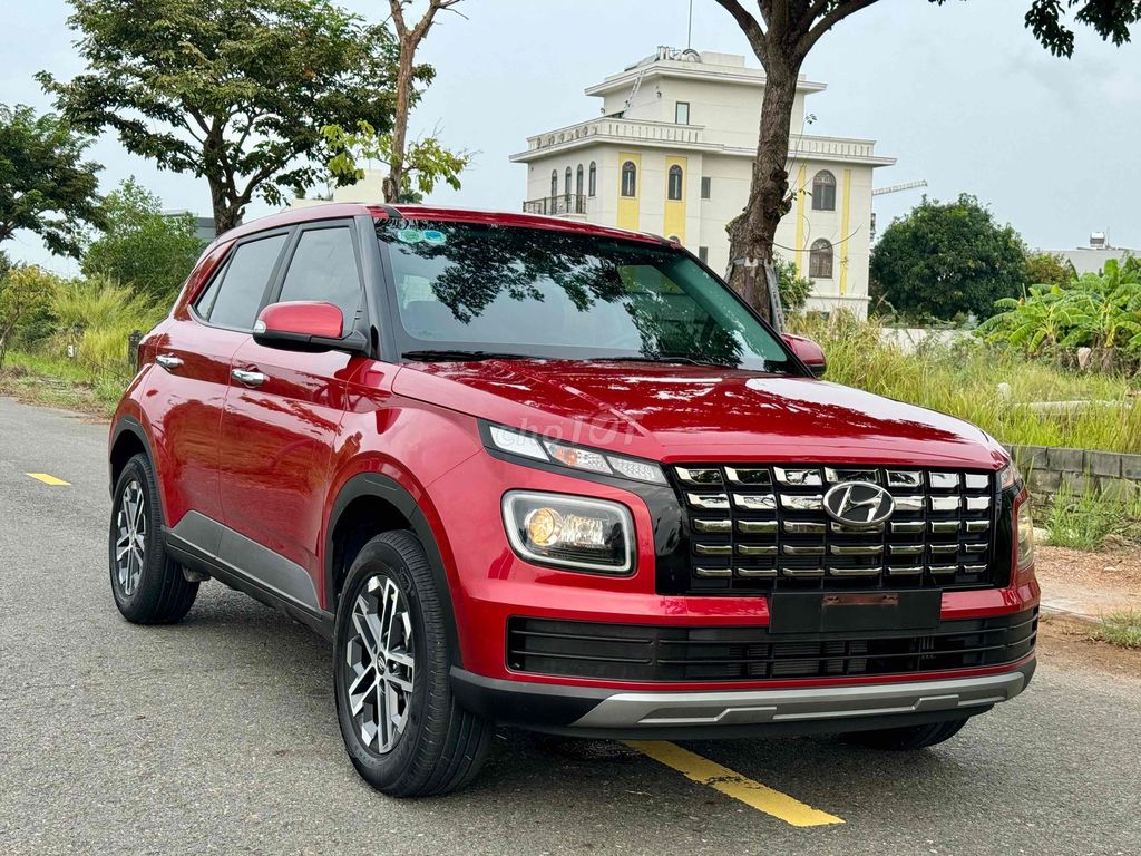 Hyundai Venue 1.0 Turbo 2024 Красный автомобиль 1,4 K