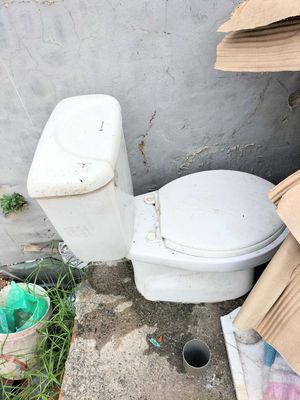 Bồn cầu. Mua bán Thiết bị vệ sinh, nhà tắm tại Huyện Hóc Môn Tp Hồ Chí Minh được đăng bởi Anh Nguyen Kim