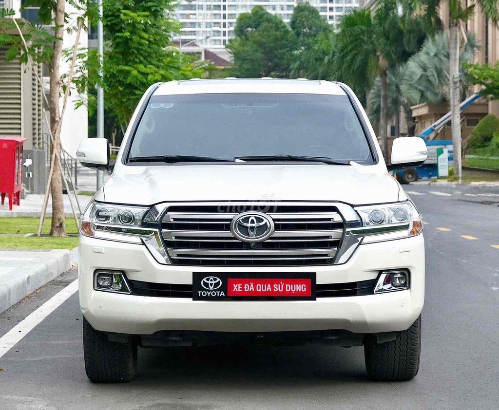 Toyota Land Cruiser 4.6 V8 2020 Белый, дилерский