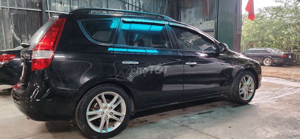 Hyundai i30 Đen 5 chỗ Số tự động. Mua bán Ô tô tại Quận Nam Từ Liêm Hà Nội được đăng bởi TIẾN DŨNG hình 3