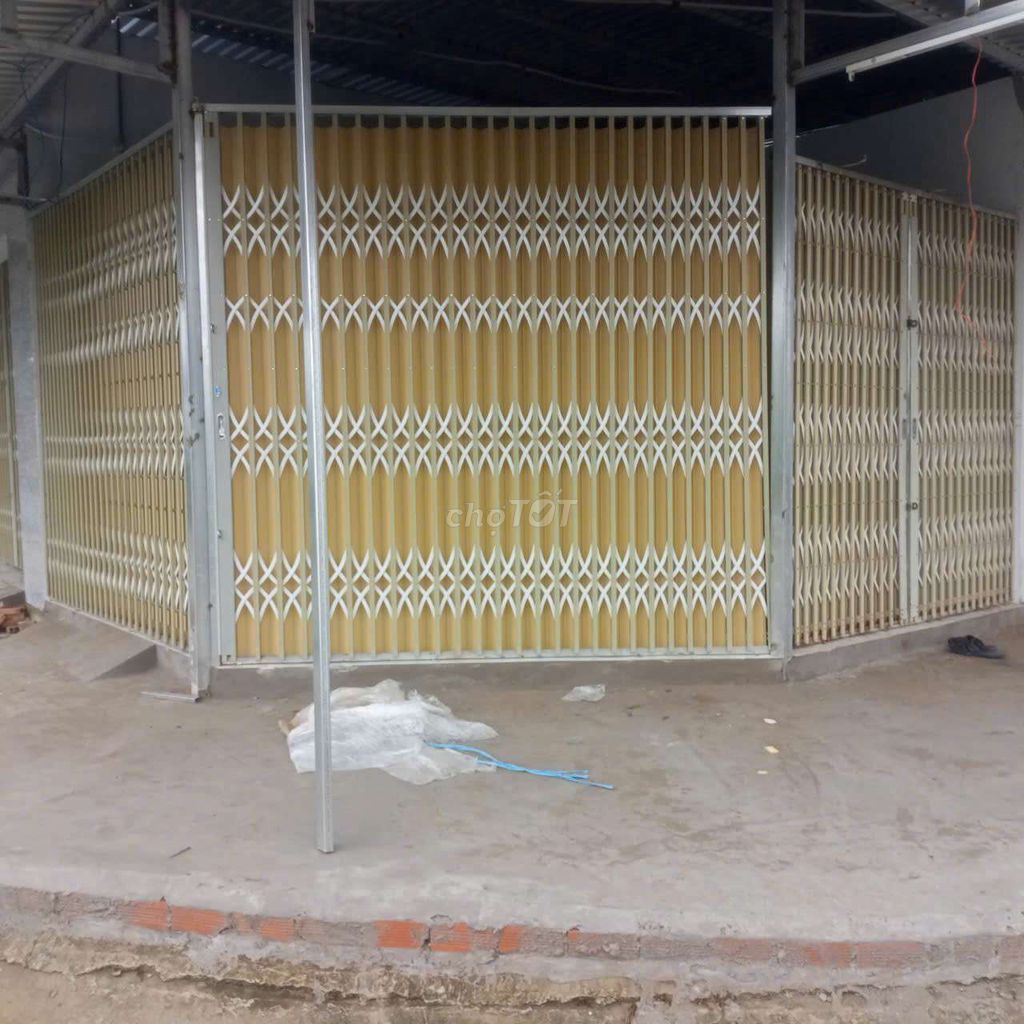 Cửa kéo kim loại màu vàng kem. Mua bán Nội thất, đồ gia dụng khác tại Huyện Châu Đức Bà Rịa - Vũng Tàu được đăng bởi Duyên Lê  hình 1