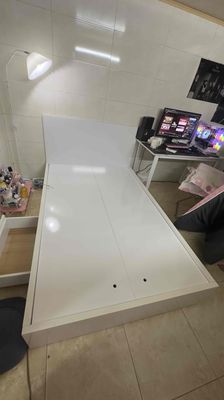 Giường đơn 1m2x1m8 màu trắng mới 90%. Mua bán Giường, chăn ga gối nệm tại Quận Hà Đông Hà Nội được đăng bởi Nguyên Phương