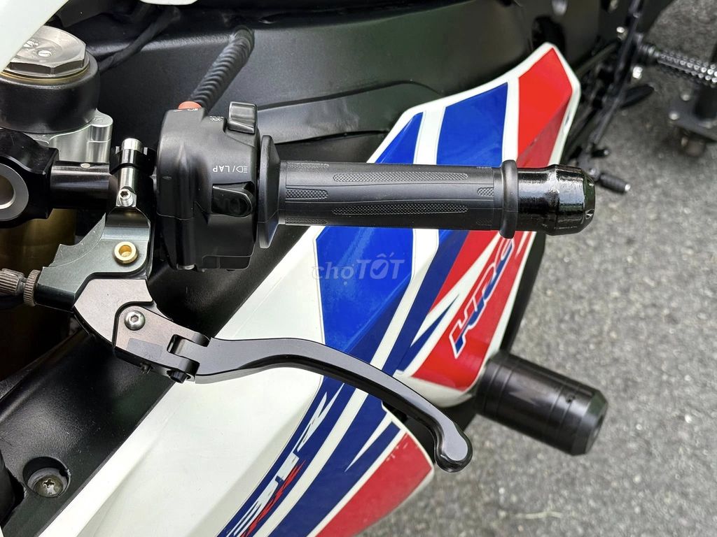 Cần bán Honda CBR1000 date 2014 biển TP. Mua bán Xe máy tại Quận 6 Tp Hồ Chí Minh được đăng bởi Thiên Trà Motor hình 15