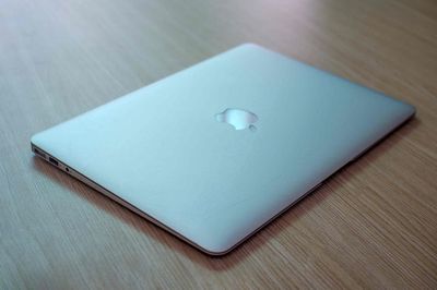 Bán macbook ari 2017 máy dùng giữ gìn còn mới