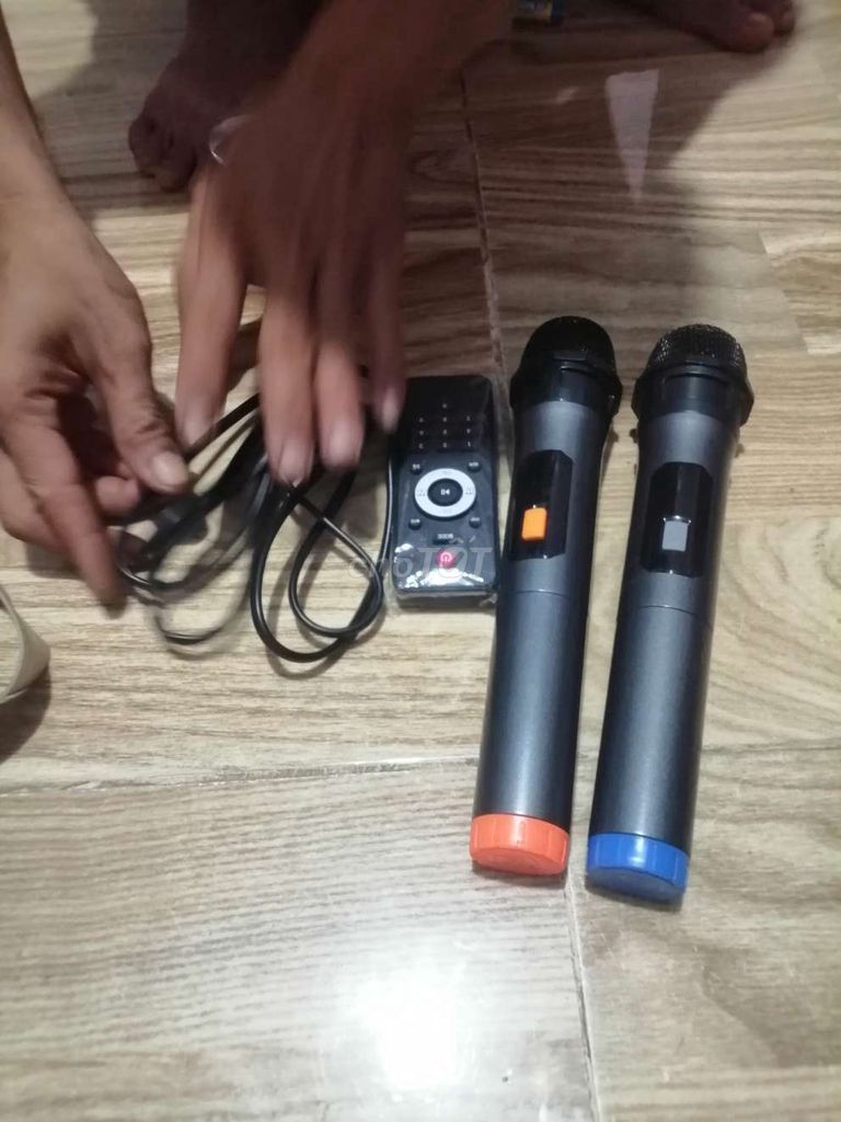 Loa Bluetooth Hi88 màu giả gô. Mua bán Tivi, Âm thanh tại Huyện Long Hồ Vĩnh Long được đăng bởi HUY DANG QUOC hình 1