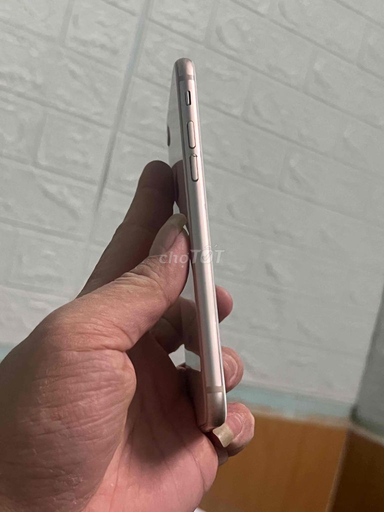 iPhone 8 64GB Vàng hồng. Mua bán Điện thoại tại Quận Cẩm Lệ Đà Nẵng được đăng bởi xuân tuấn hình 1